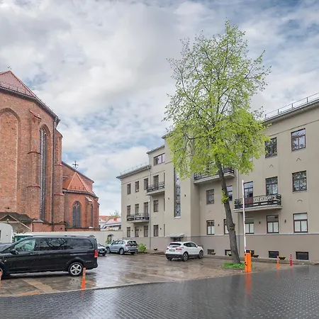 Historical Oldtown Charm With Modern Comfort By Polo Apartment