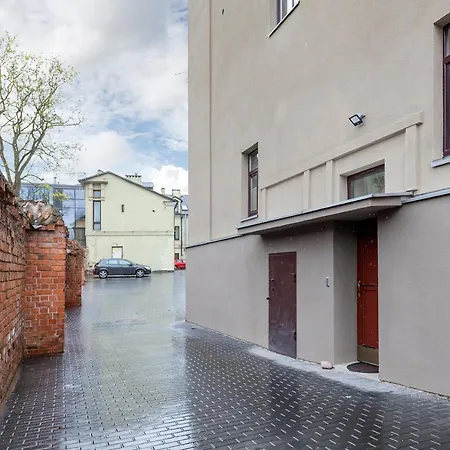 Historical Oldtown Charm With Modern Comfort By Polo Apartment